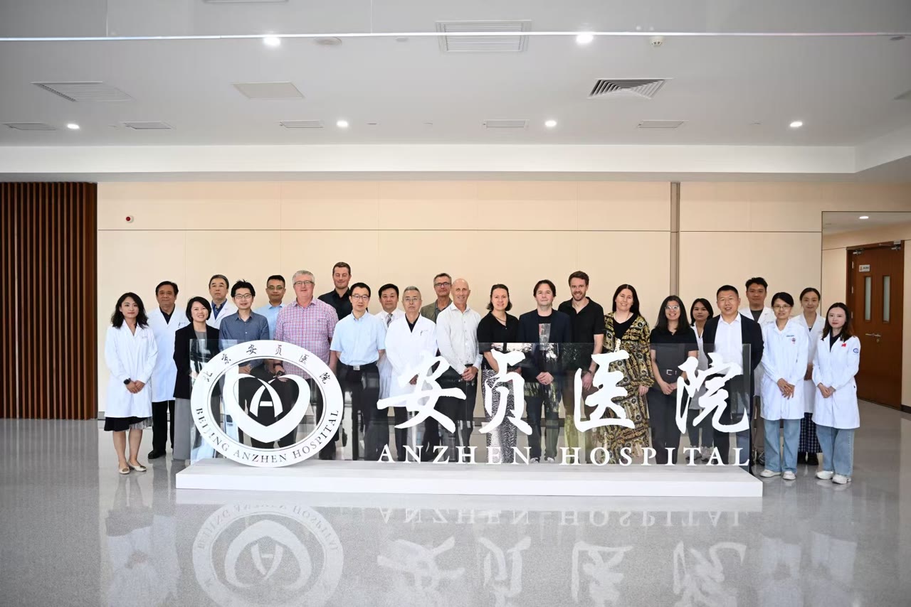 The New Zealand delegation with doctors and staff at Beijing Anzhen Hospital